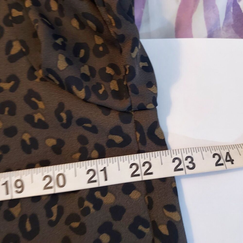 Chelsea & Theodore Women’s Size Large Gray Black Leopard Print Blouse Button Top - Picture 11 of 13